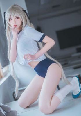 欧美叠衣街拍_在线观看视频